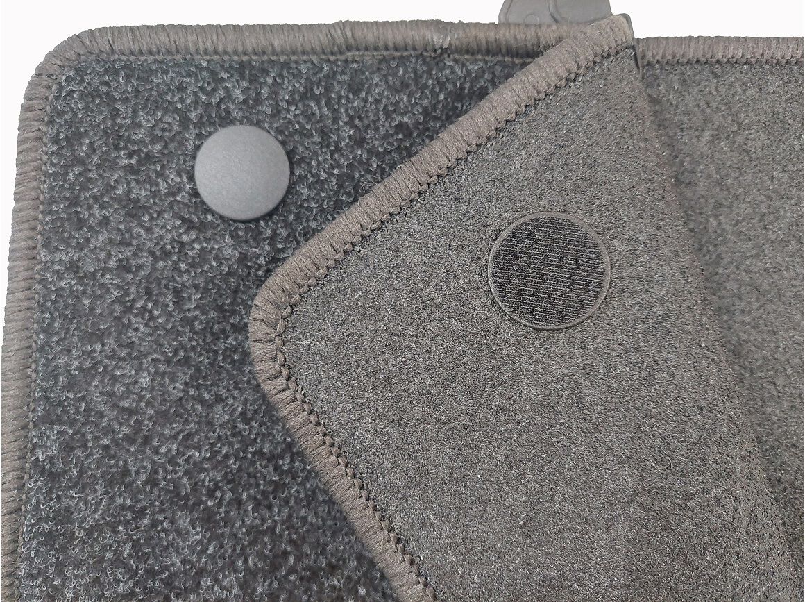 CONJUNTO DE 4 TAPETES AUTO BASIC ALCATIFA COM FIXADORES E REFOR&Ccedil;O DE P&Eacute;S image number 1