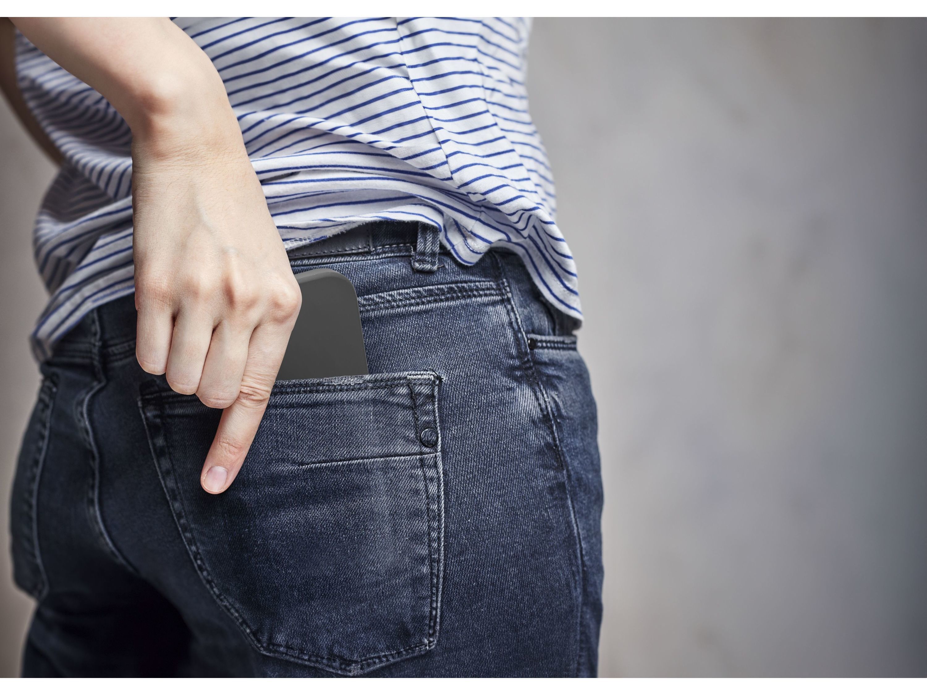 CAPA SENSATION CELLULARLINE IPHONE 15 PRO PRETA image number 3