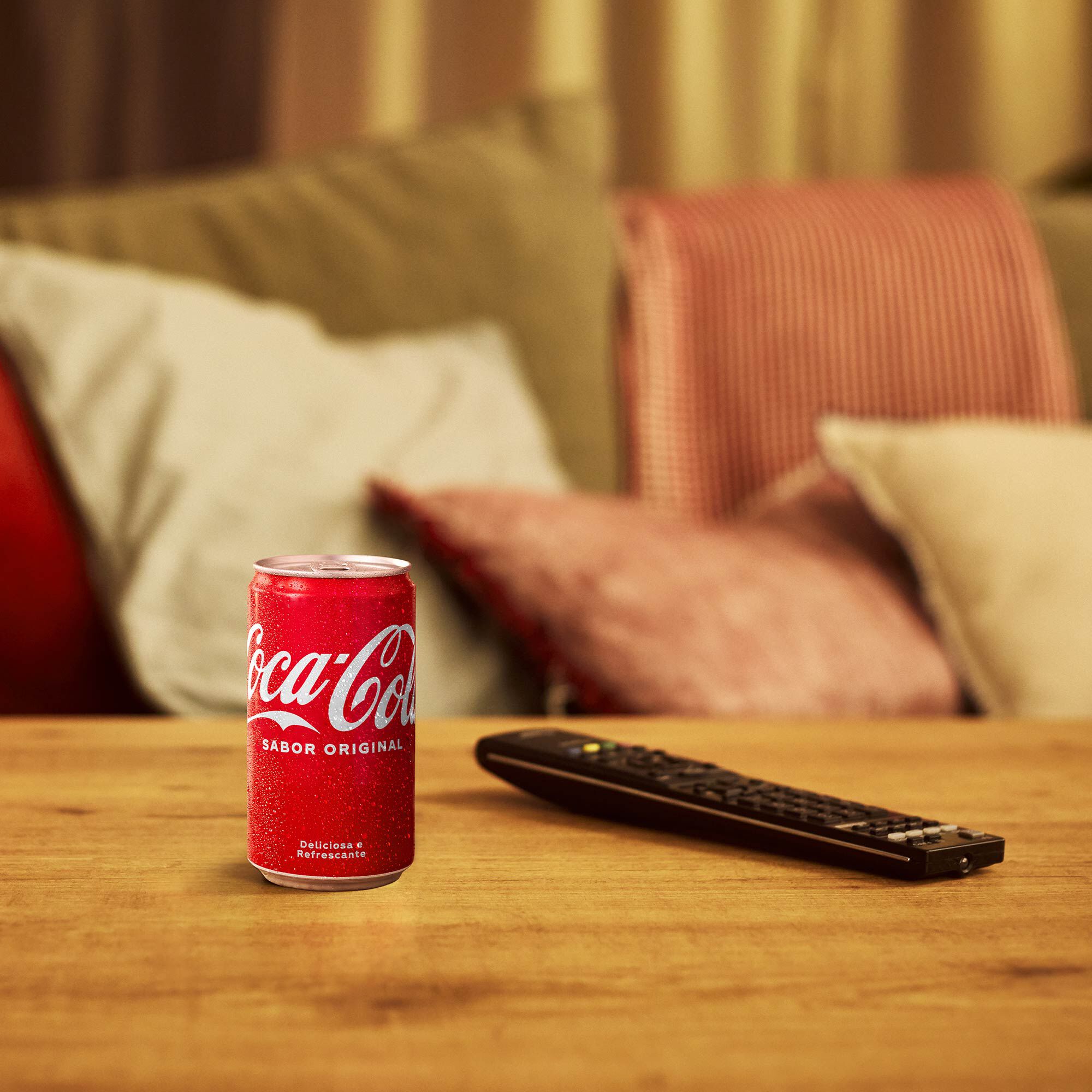 REFRIGERANTE COM G&Aacute;S COCA-COLA ORIGINAL LATA 12X0.15L image number 3