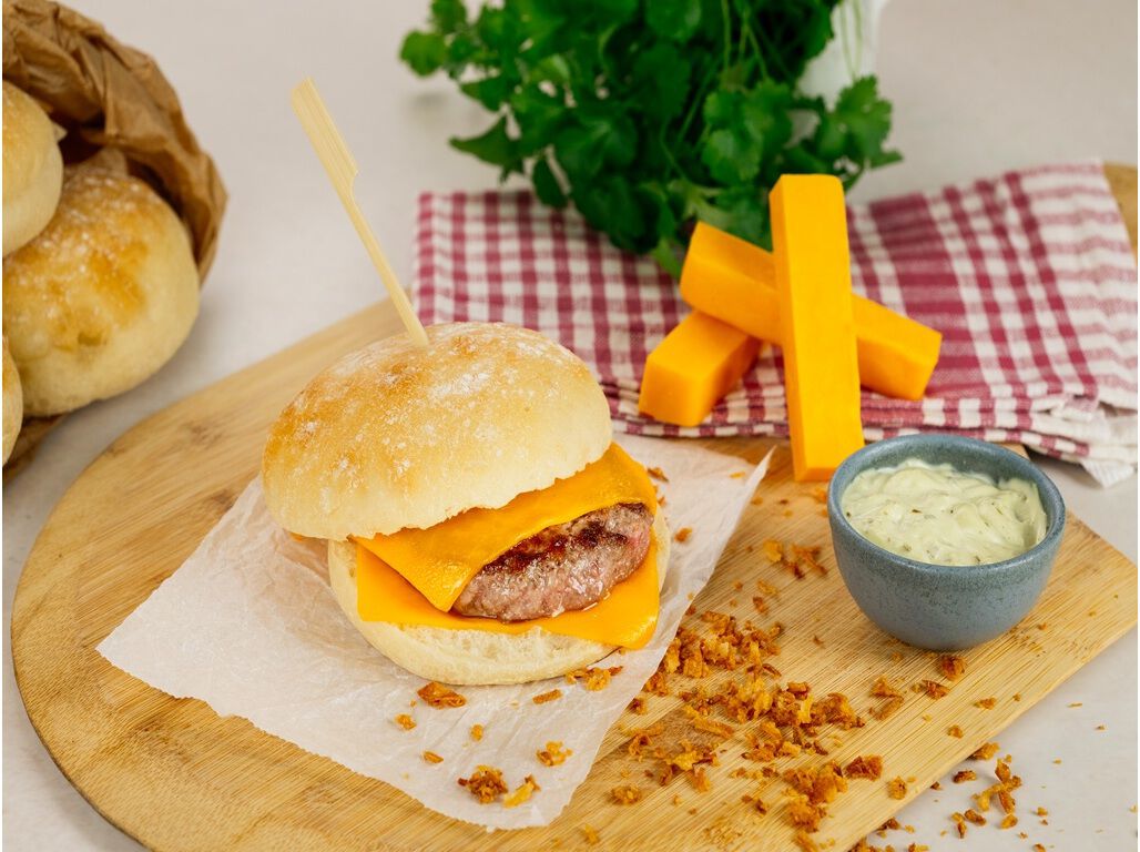 HAMBURGUER COM QUEIJO CHEDDAR SABORES AUCHAN UN image number 0