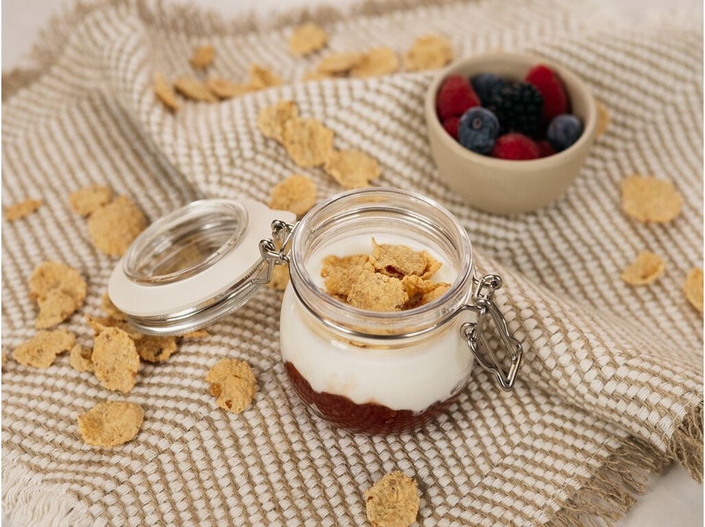 IOGURTE COM CEREAIS E DOCE DE FRUTOS VERMELHOS SABORES AUCHAN UN image number 1