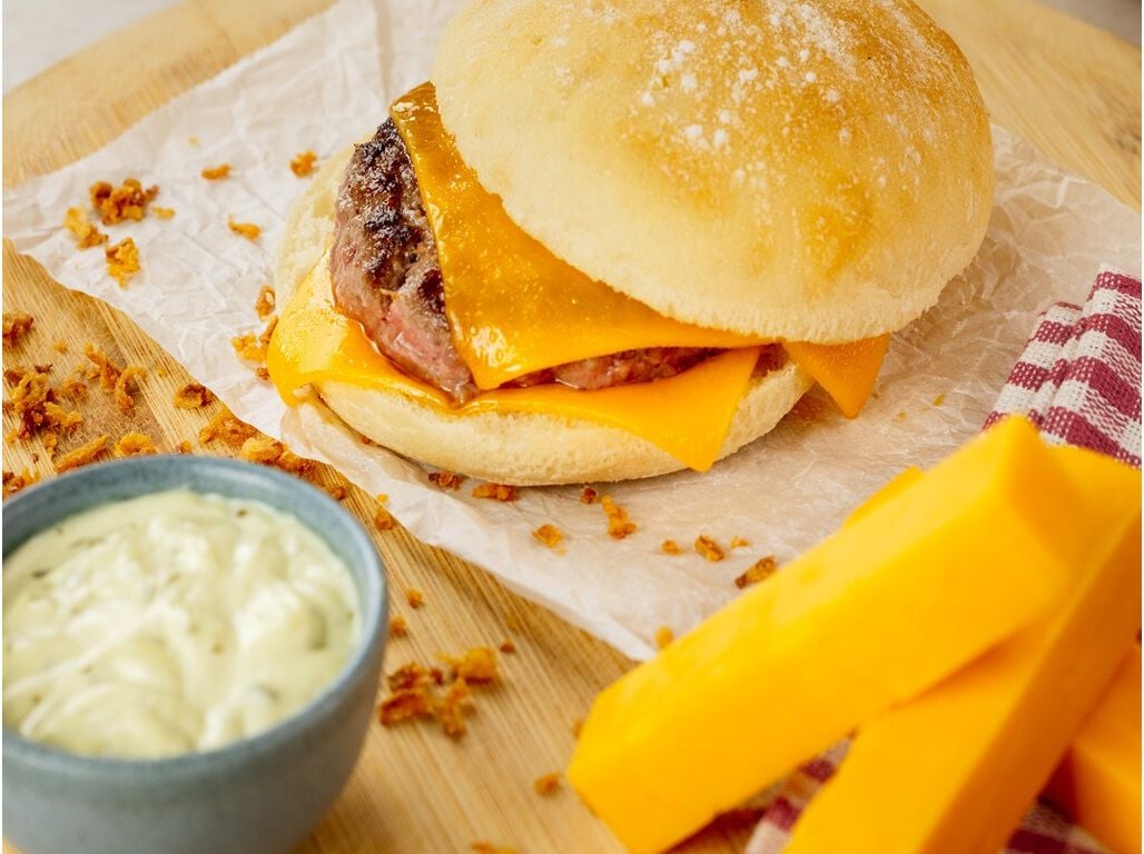 HAMBURGUER COM QUEIJO CHEDDAR SABORES AUCHAN UN image number 2
