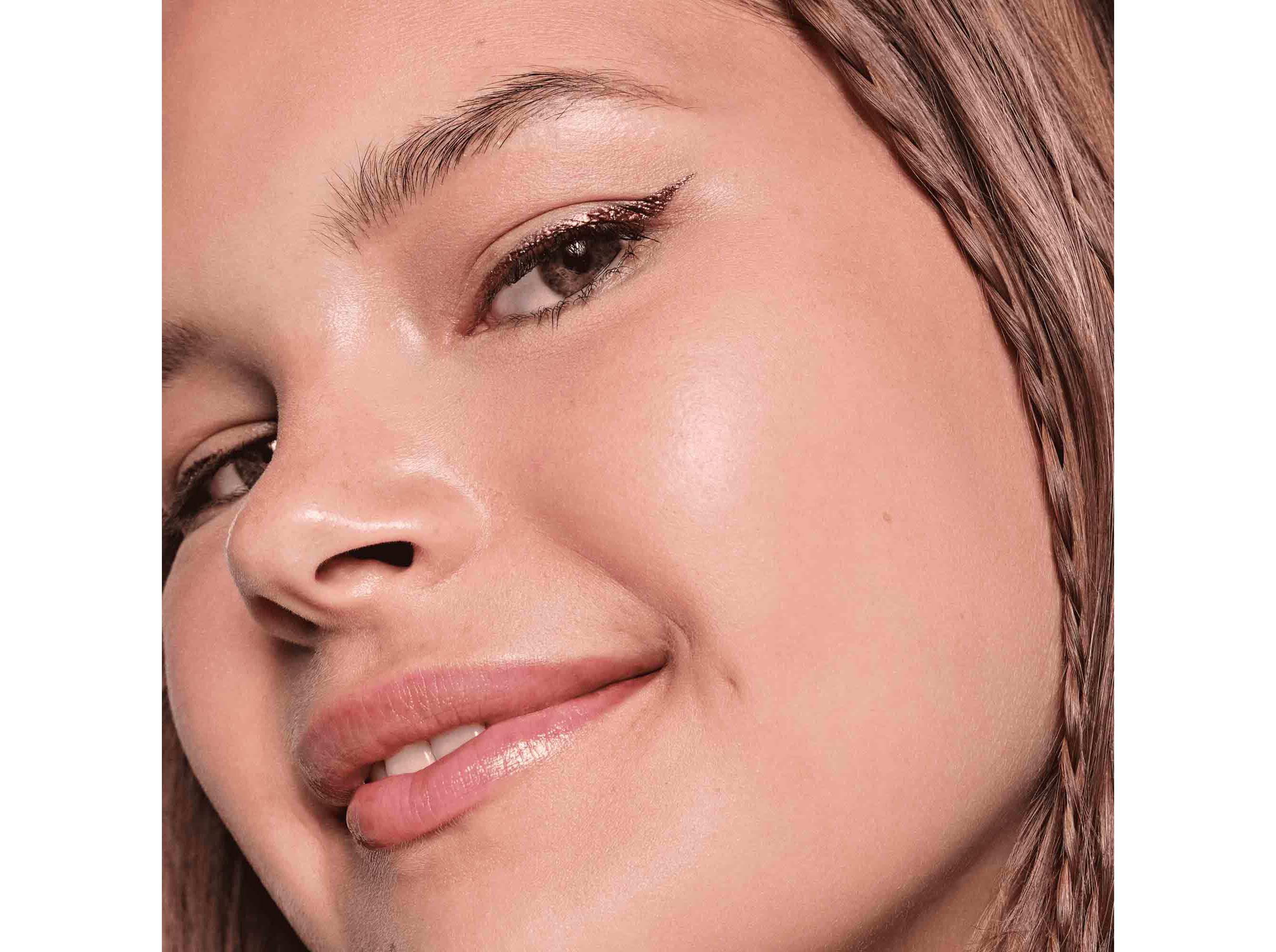 EYELINER LIQUIDO ESSENCE COLOUR IT! BURNISHED BRONZE 01 image number 2