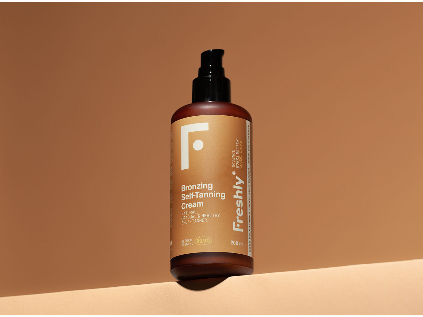 AUTOBRONZEADOR FRESHLY BRONZING RADIANCE 200ML image number 1
