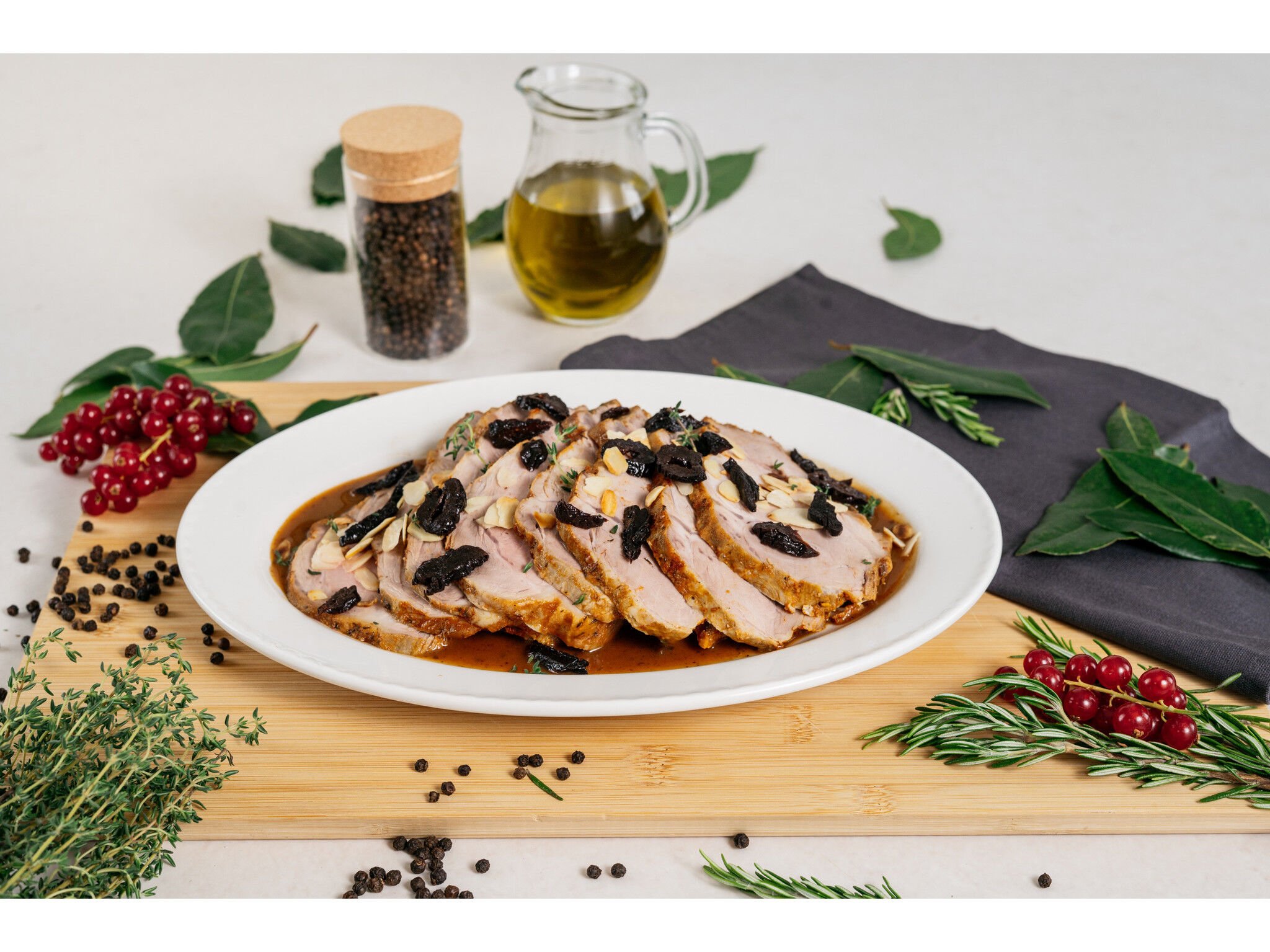 CACHA&Ccedil;O DE PORCO COM AMEIXA E AM&Ecirc;NDOA SABORES AUCHAN 580 G image number 3