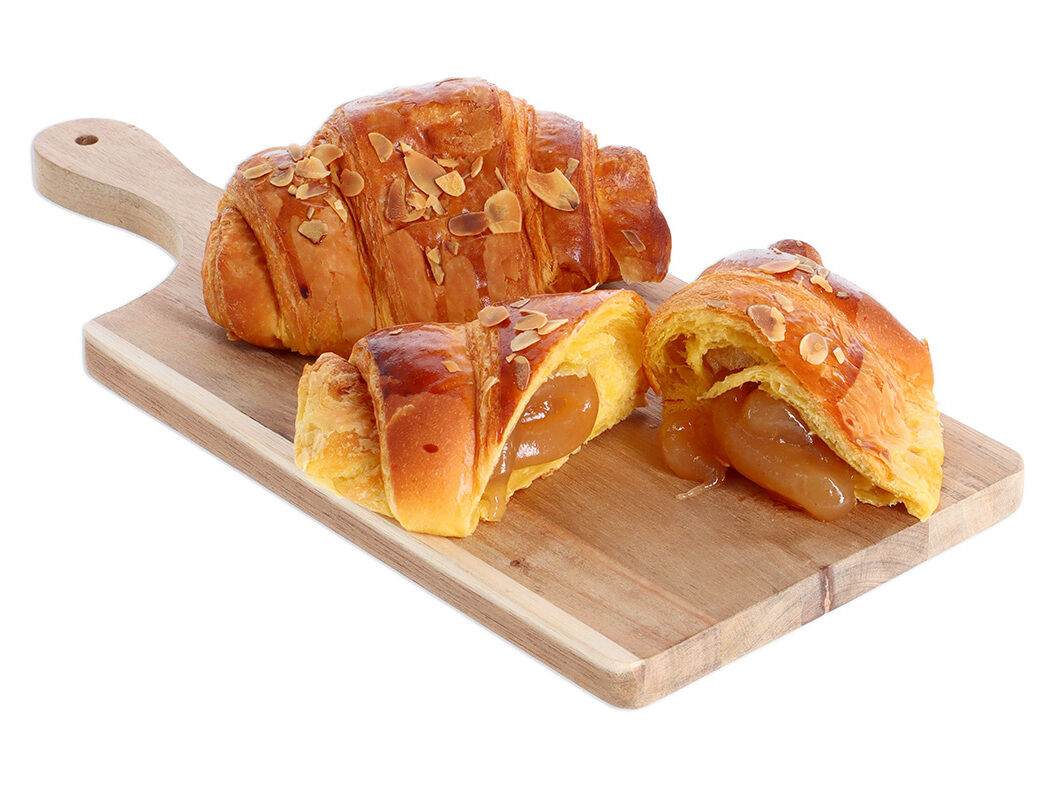 CROISSANT DA CASA COM MA&Ccedil;&Atilde; PRODU&Ccedil;&Atilde;O PR&Oacute;PRIA UN image number 0