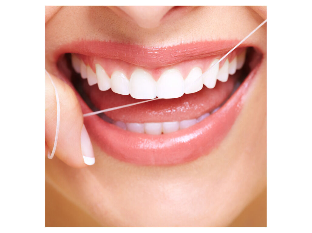 FIO DENT&Aacute;RIO ORAL B ESSENCIAL FLOSS 50M image number 3