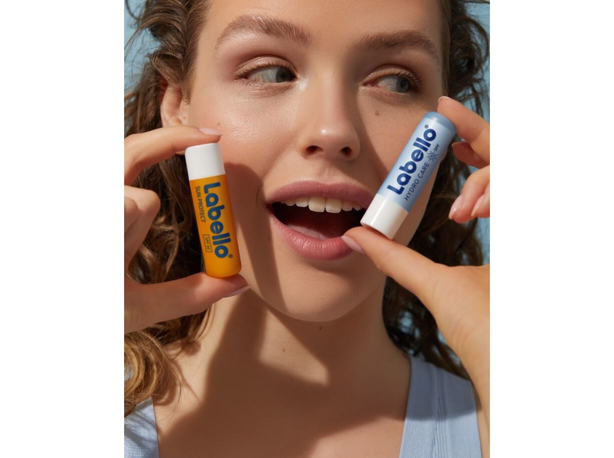 BATOM DE CUIDADO DOS L&Aacute;BIOS SUN & AFTERSUN LABELLO 2 X 55 ML image number 2