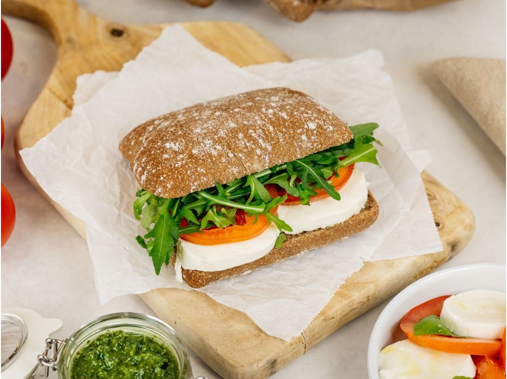 SANDES DE QUEIJO MOZZARELLA E TOMATE SABORES AUCHAN UN image number 2