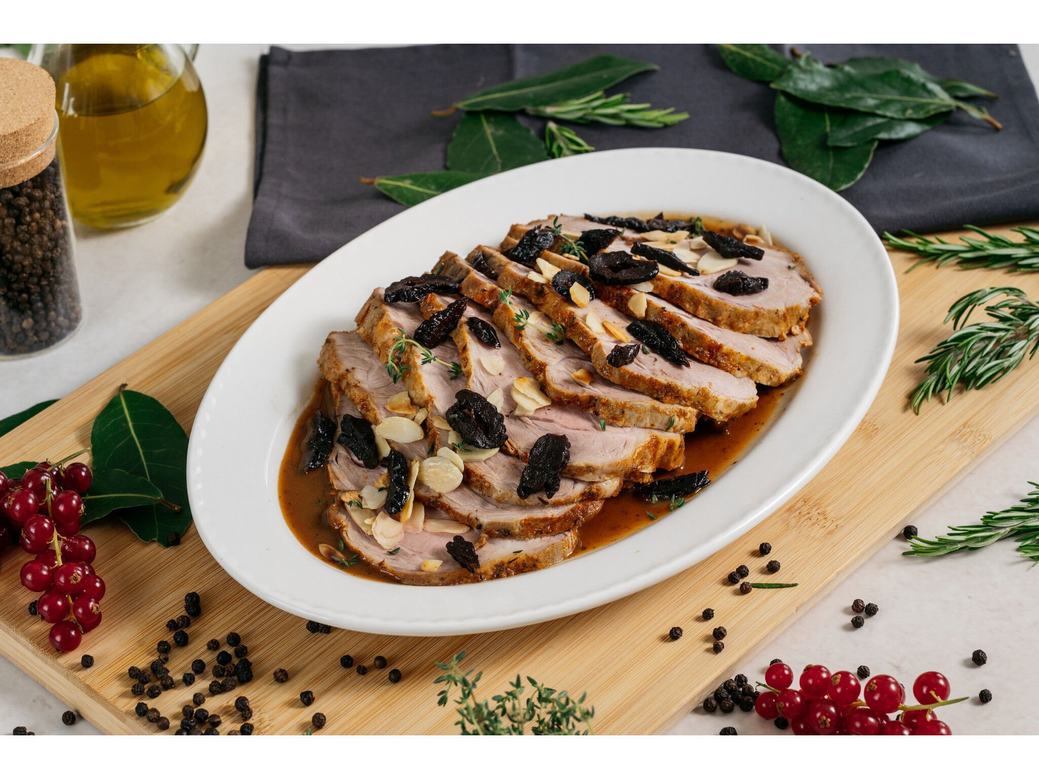 CACHA&Ccedil;O DE PORCO COM AMEIXA E AM&Ecirc;NDOA SABORES AUCHAN 580 G image number 5