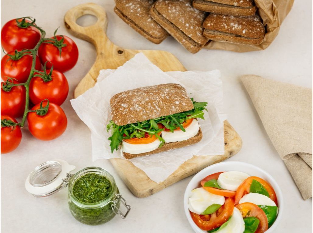 SANDES DE QUEIJO MOZZARELLA E TOMATE SABORES AUCHAN UN image number 3