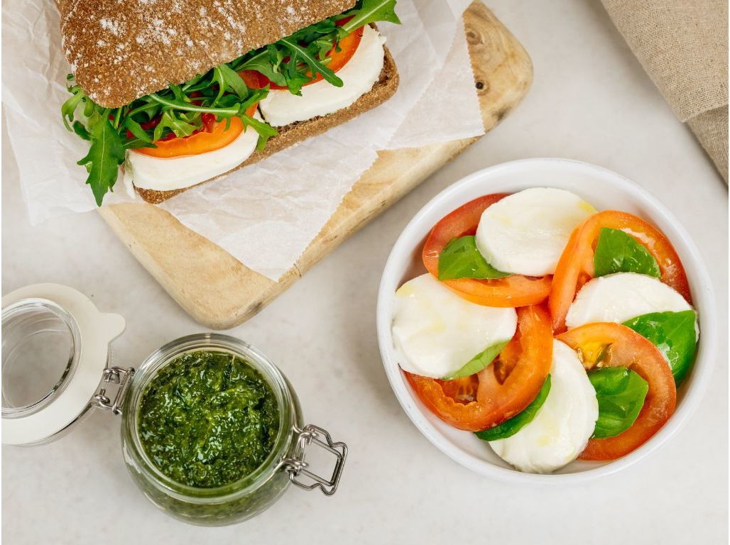 SANDES DE QUEIJO MOZZARELLA E TOMATE SABORES AUCHAN UN image number 4