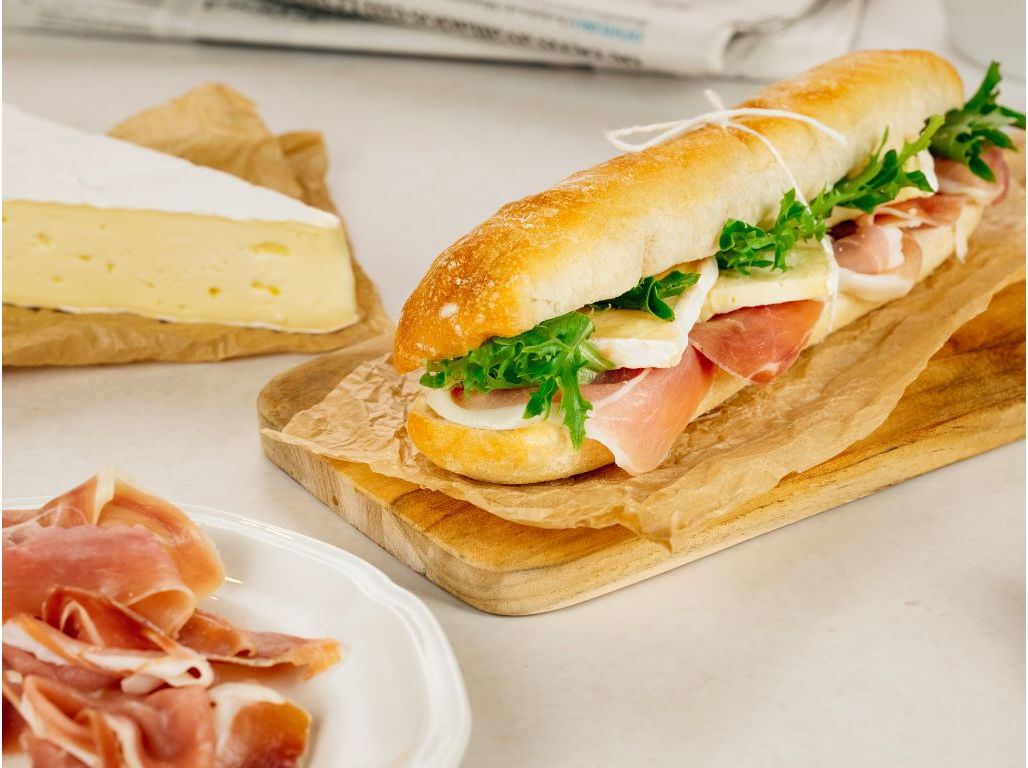 SANDES DE PRESUNTO E QUEIJO BRIE SABORES AUCHAN UN image number 4