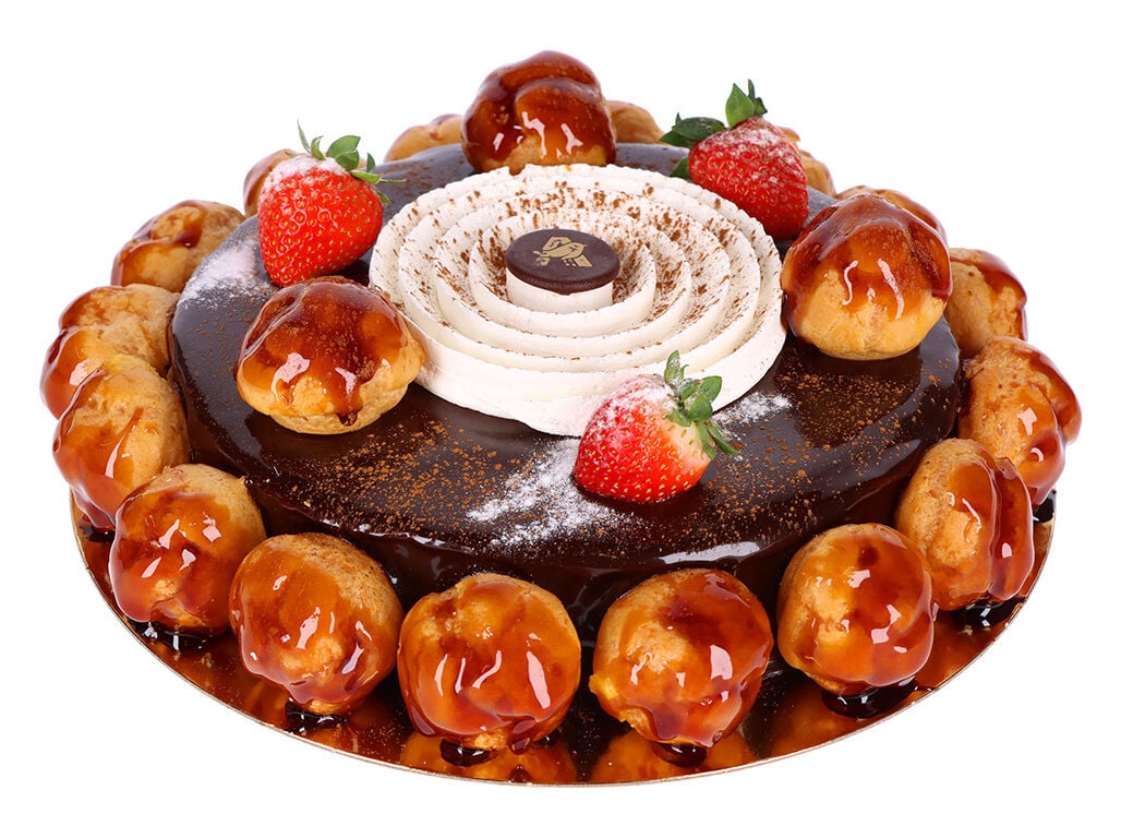 BOLO PROFITEROLES COM MORANGOS PRODU&Ccedil;&Atilde;O PR&Oacute;PRIA KG