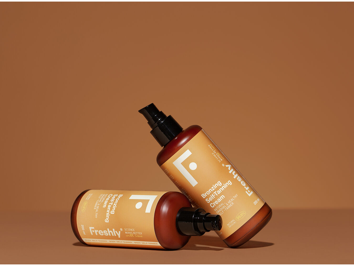 AUTOBRONZEADOR FRESHLY BRONZING RADIANCE 200ML image number 3