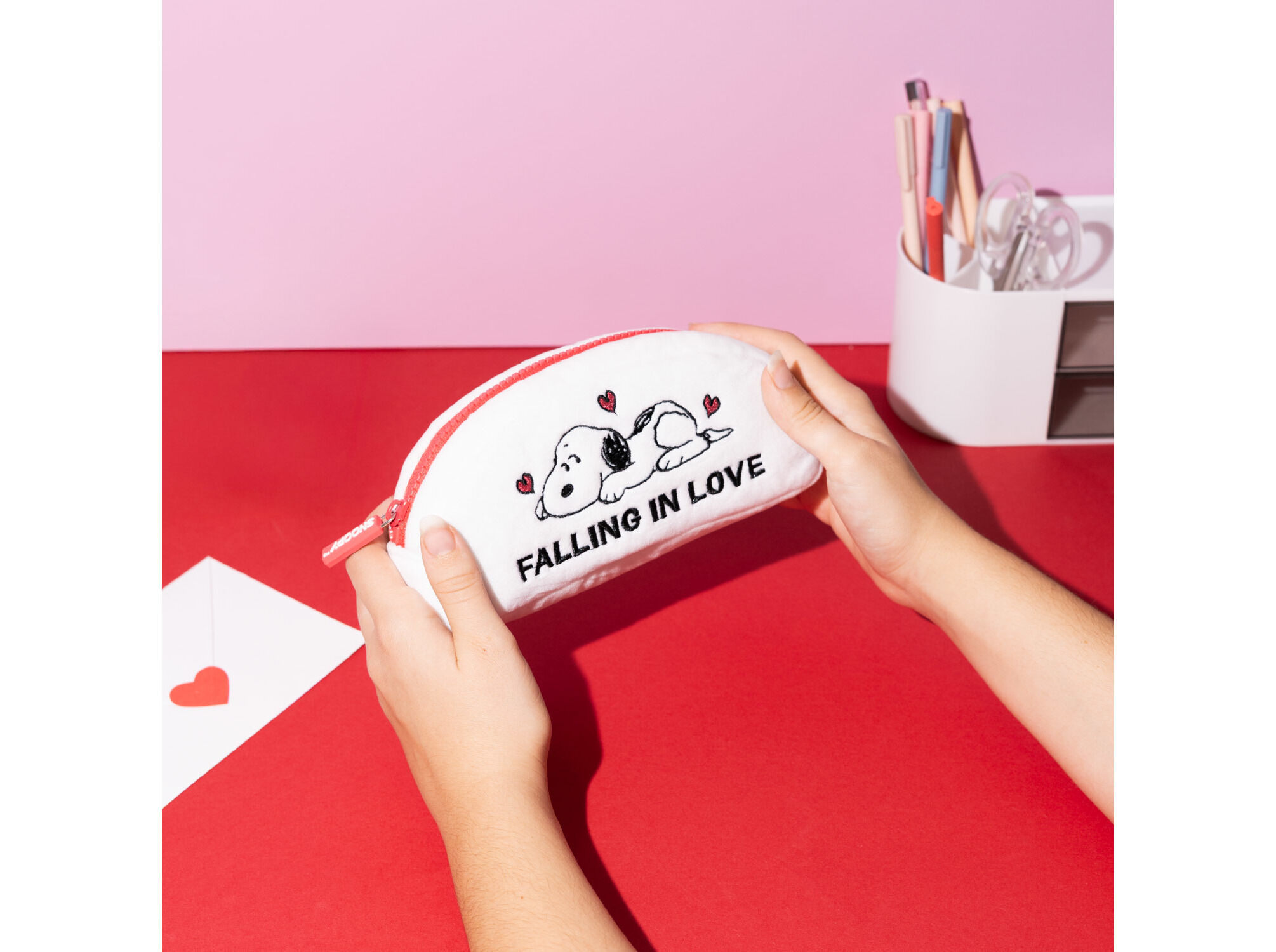 ESTOJO SNOOPY LOVE SEASON PEL&Uacute;CIA image number 2