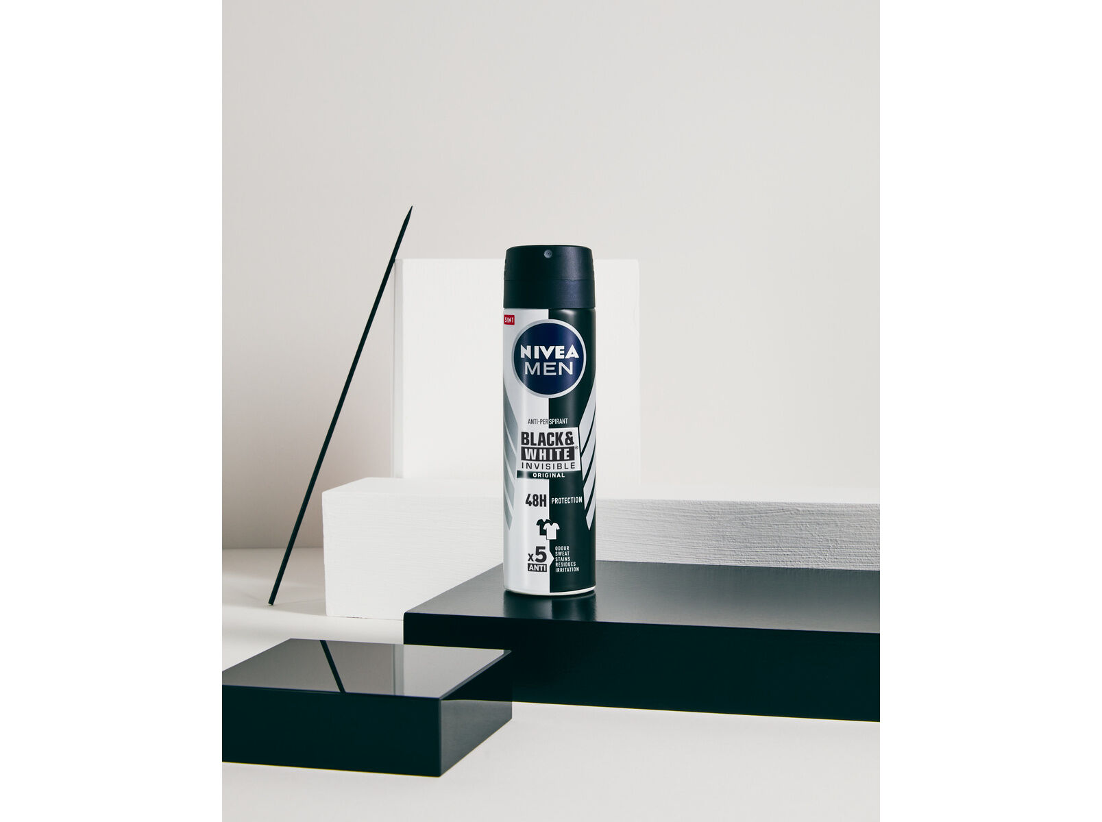 Desodorizante Spray Invisible for Black & White Original NIVEA MEN 150 ml image number 2