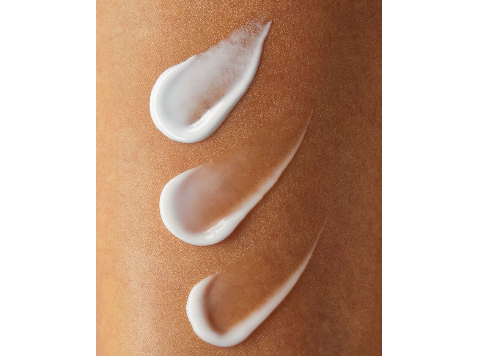 Leite Corporal Smooth Milk Suavizante NIVEA 400 ml image number 2