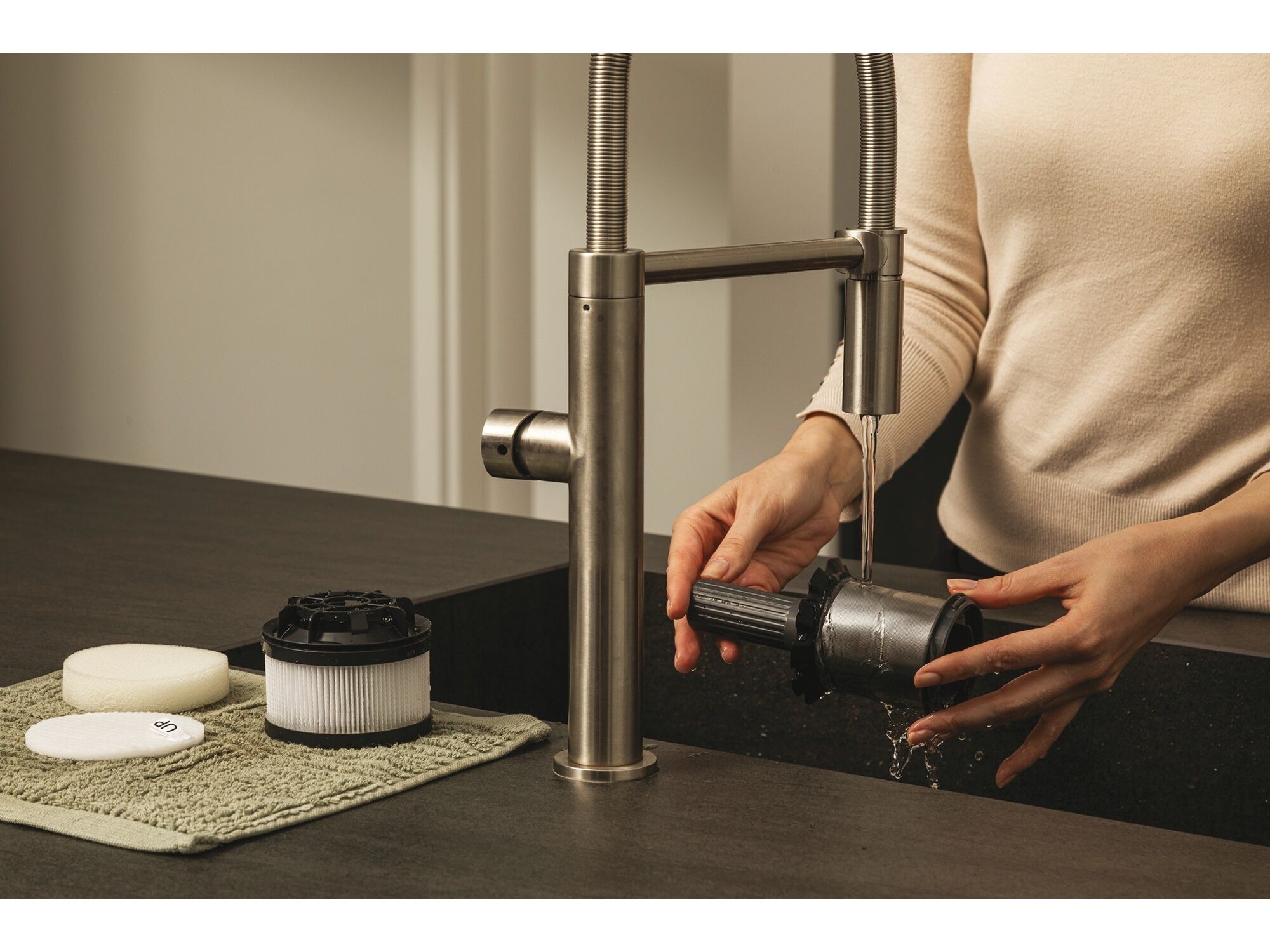 ASPIRADOR VERTICAL HOOVER HF1P10P 011 14.8V 2 EM 1 image number 12