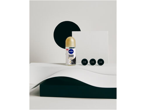 Desodorizante Roll-on Silky Invisible for Black & White Smooth NIVEA 50 ml image number 1