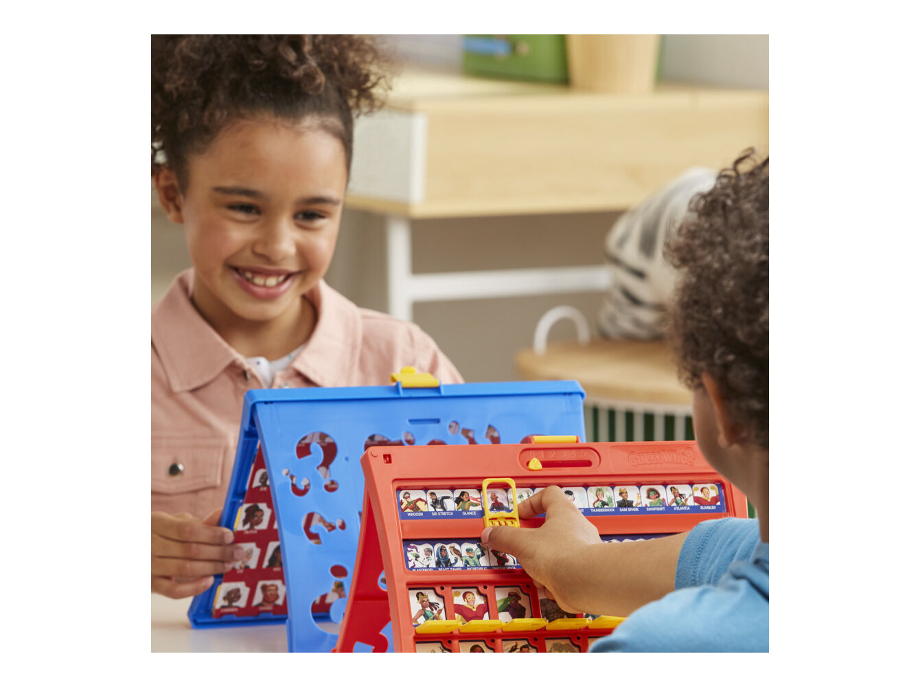 JOGO QUEM &Eacute; QUEM HASBRO image number 4