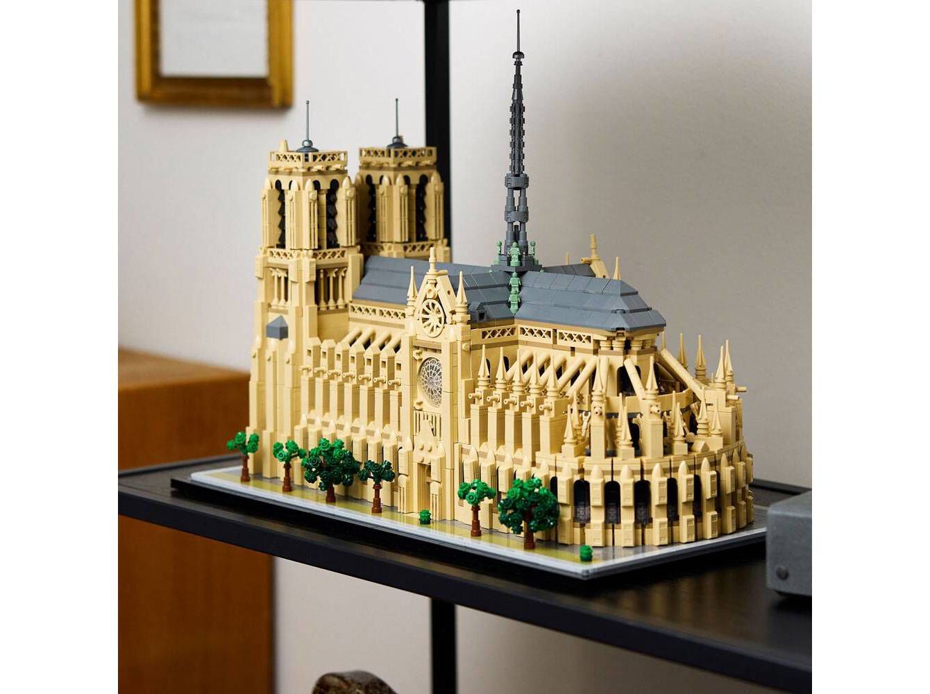 NOTRE-DAME PARIS LEGO ARCHITECTURE 21061 image number 2