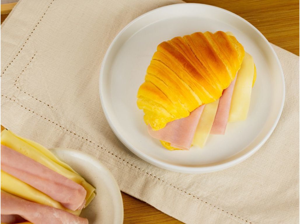 CROISSANT DE QUEIJO E FIAMBRE SABORES AUCHAN UN image number 2