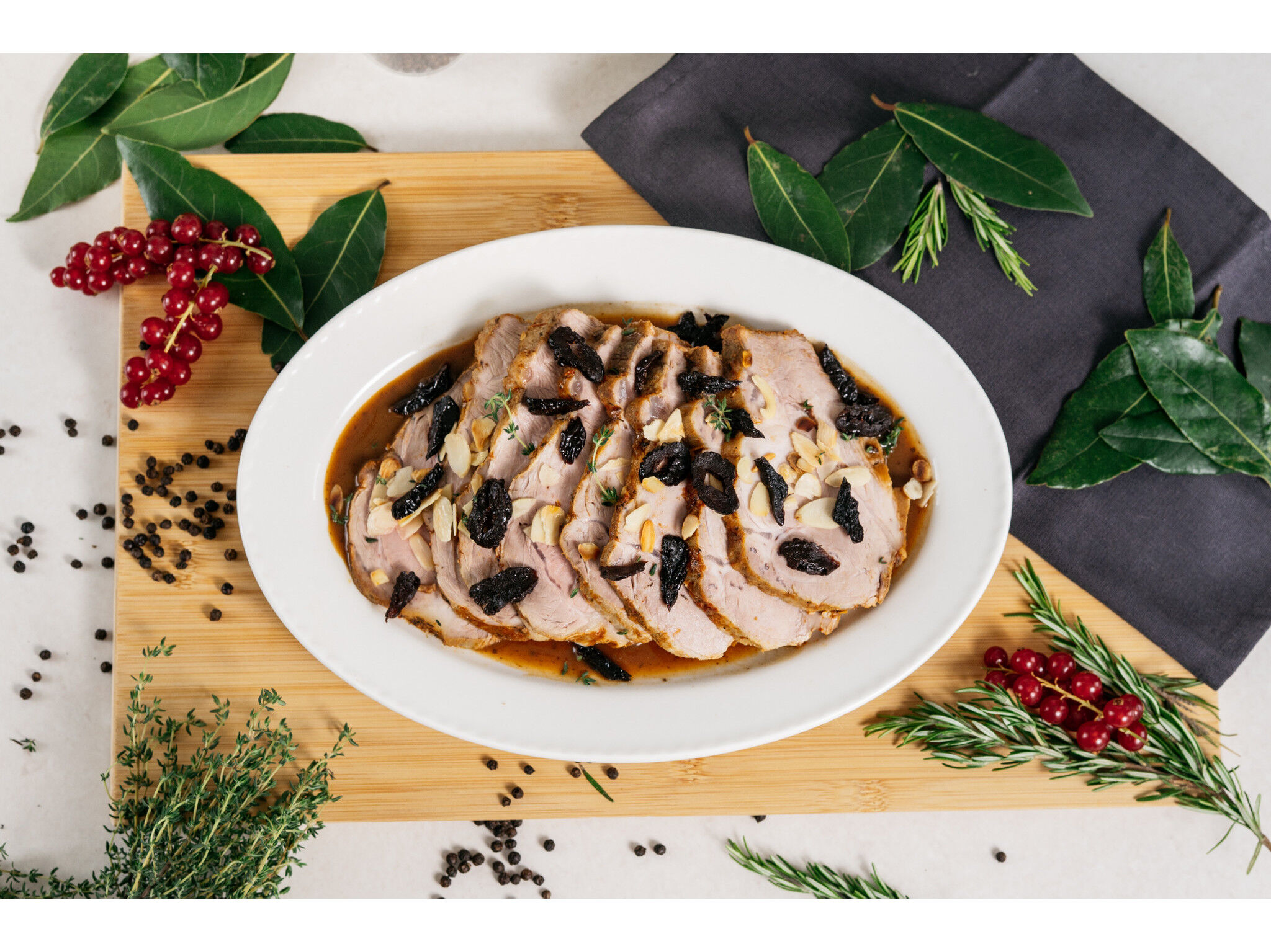 CACHA&Ccedil;O DE PORCO COM AMEIXA E AM&Ecirc;NDOA SABORES AUCHAN 580 G image number 4