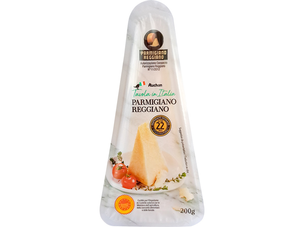 Queijo parmigiano reggiano dop auchan á mesa em itália cura 22 meses 200g