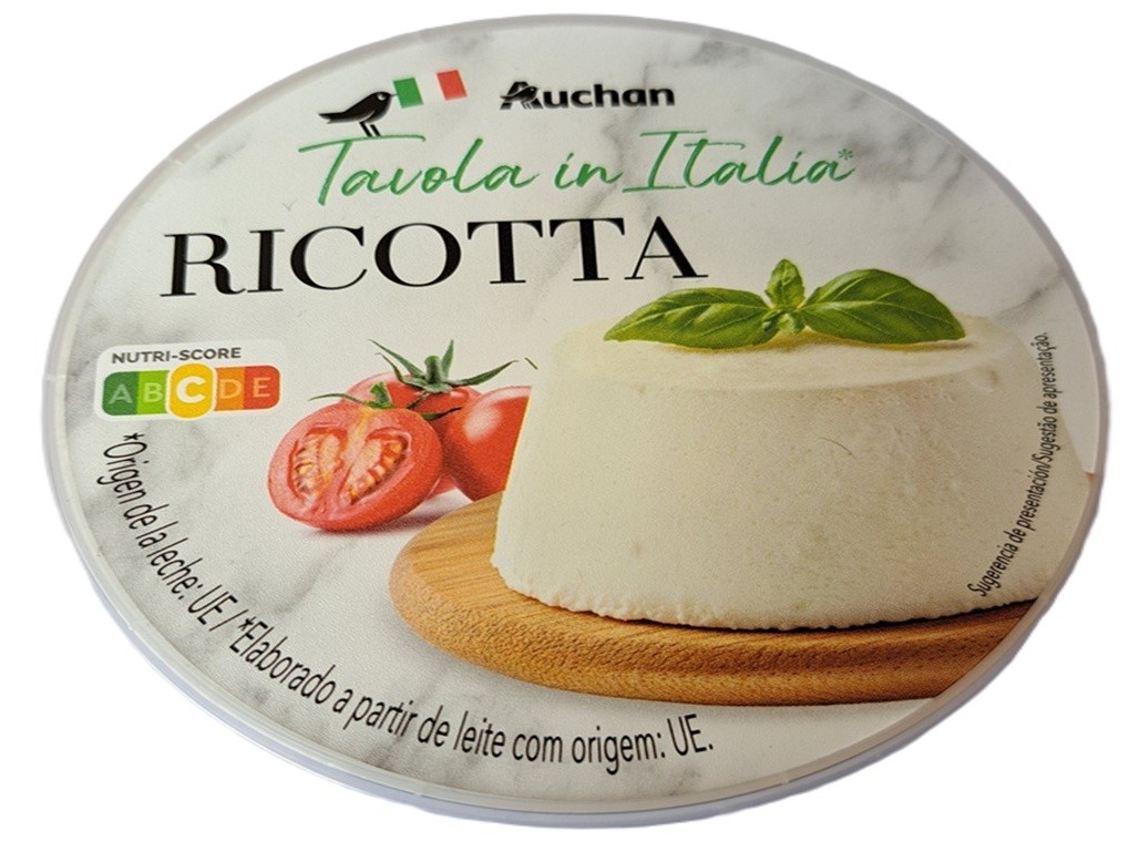 Queijo ricotta auchan à mesa em itália 250g